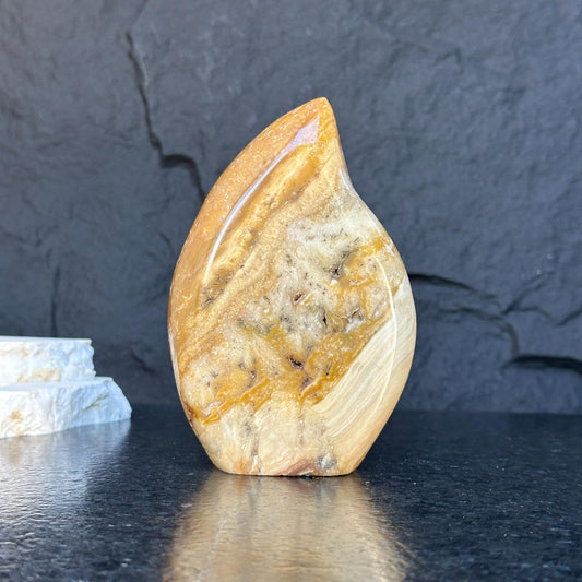 Uruguayan Jasper & Agate Flame – 2.3 lb, 5.5 Inches