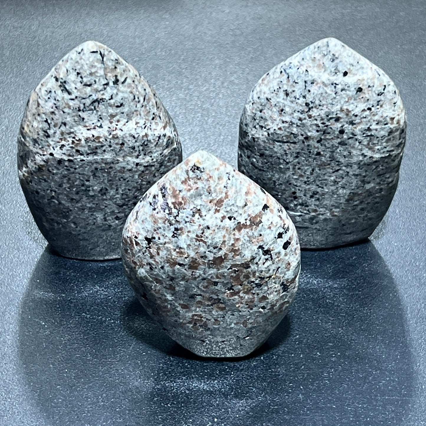 Syenite Flame Standing Tower (UV Reactive) Carving Wholesale