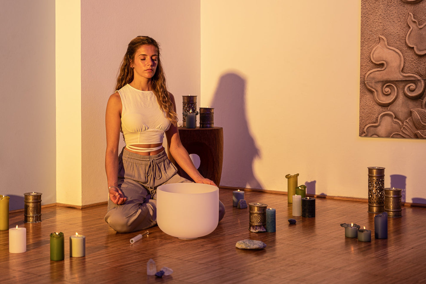 12" White-Frosted Crystal Singing Bowl, Note F4, Heart Chakra