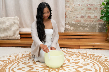 10" Emerald Crystal Singing Bowl, Note F4, Heart Chakra