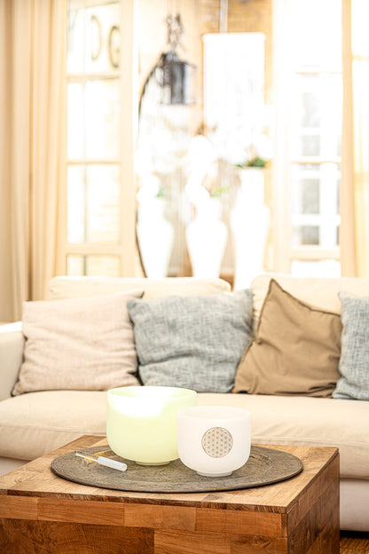 10" Emerald Crystal Singing Bowl, Note F4, Heart Chakra